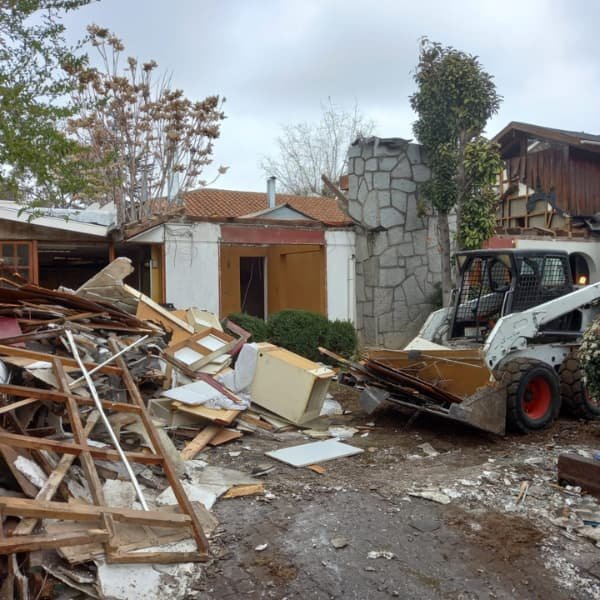 Demolición en Lo Barnechea, inicio de la preparación para el proyecto eléctrico integral