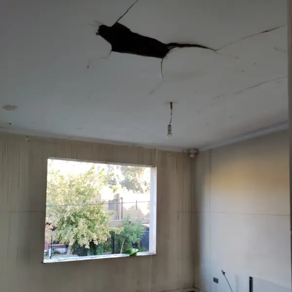 Retiro de escombros previo a la nueva canalización eléctrica, Lo Barnechea.