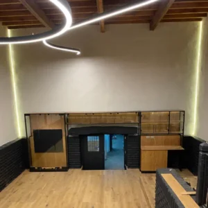 Iluminación escultural LED integrada en la Casona Andrés Bello, Las Condes. Proyecto Horma Electricidad.