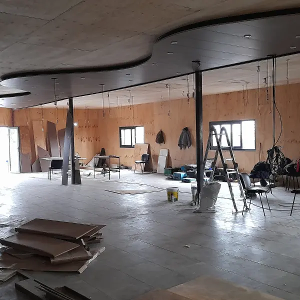 Instalación de luminarias LED empotradas en salón de eventos — Horma Electricidad