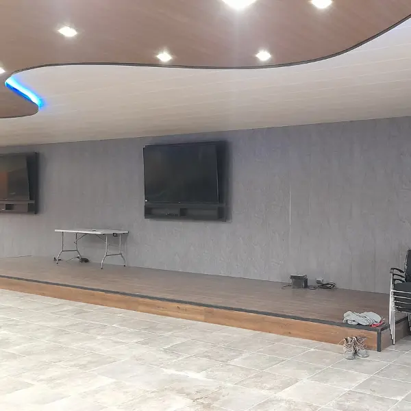 Instalación eléctrica completa con luminarias LED y pantallas — Horma Electricidad