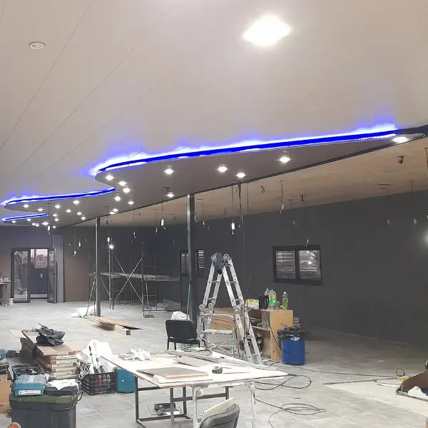 Instalación eléctrica con luces LED azules — Horma Electricidad