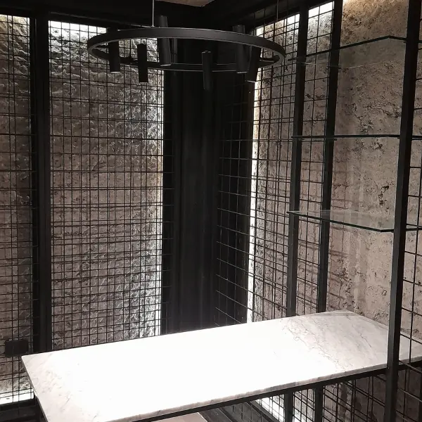 Resultado final de instalación eléctrica iluminación ambiental de lujo en cava de vinos.2