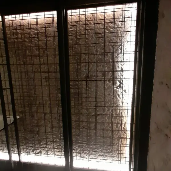 Resultado final de instalación eléctrica iluminación ambiental de lujo en cava de vinos.