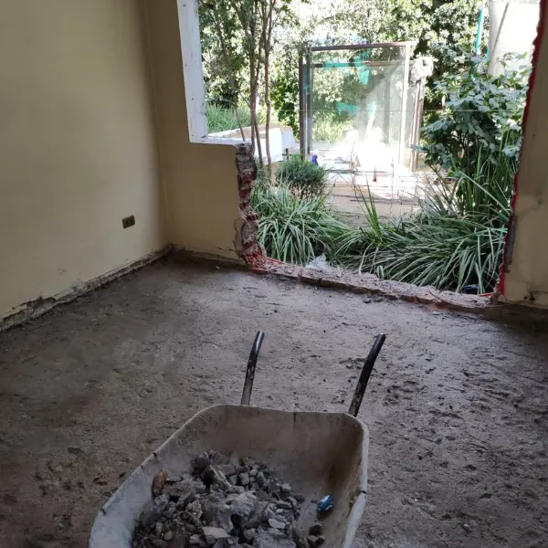 Retiro de escombros previo a la nueva canalización eléctrica, Lo Barnechea.