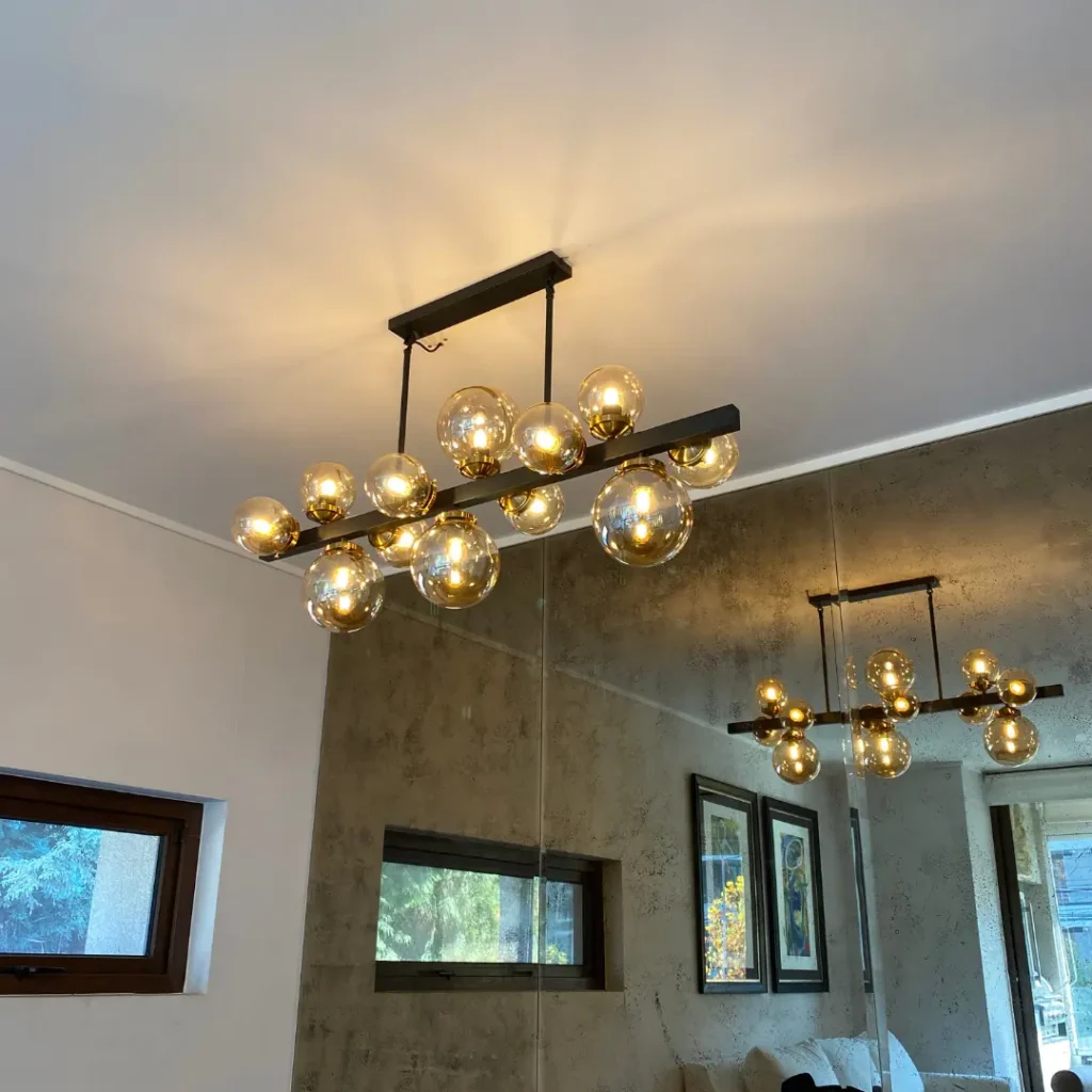 Instalación Lámpara de araña Sputnik colgante lineal moderna con globos de cristal